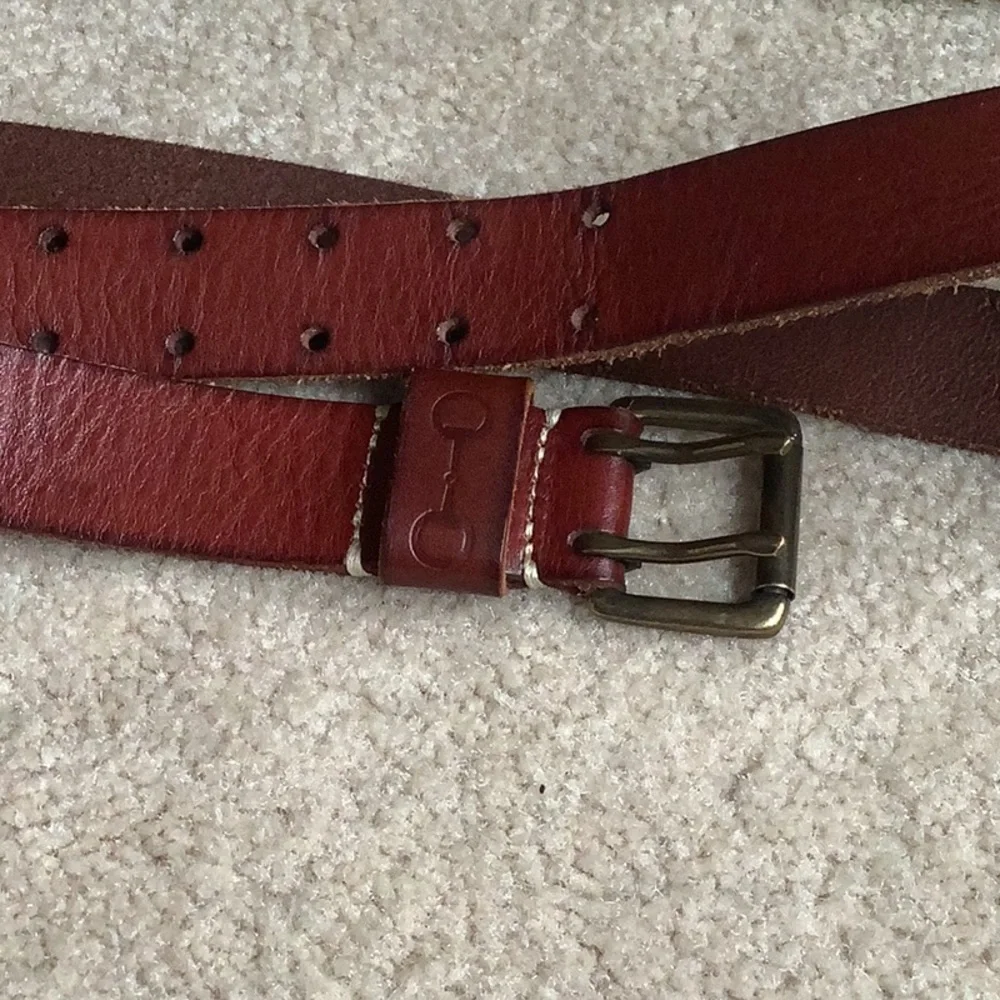 ARIAT genuine leather belt, size M. Smoke free home
